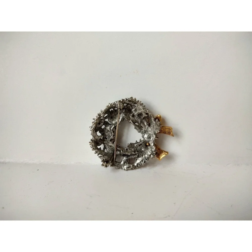 Vintage pin brooch Art Arthur Pepper Christmas wreath